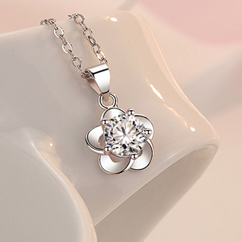 Plum Blossom Pendant Necklace White Diamond Lace Fashion