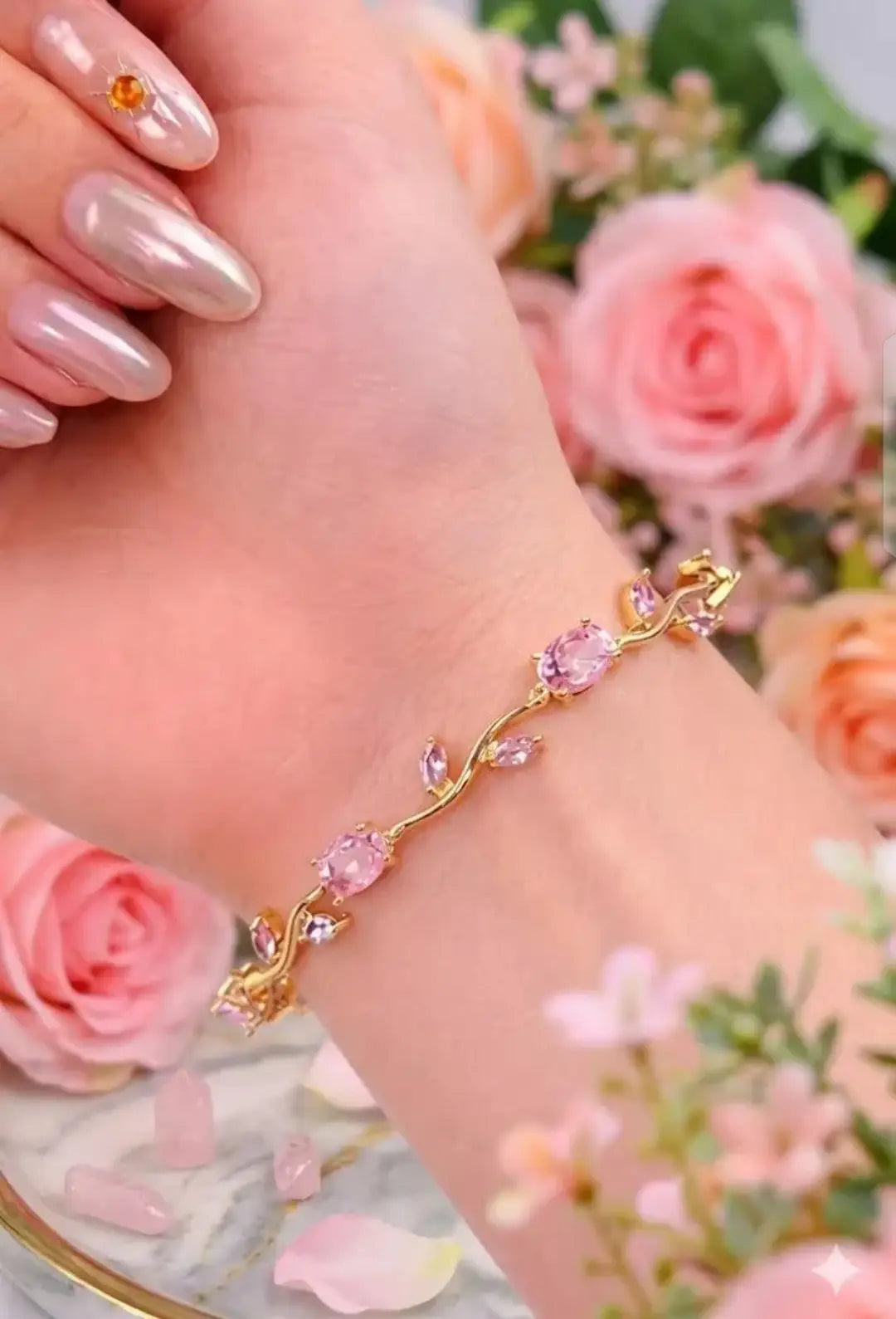 Golden Base Pink Trending Tulip Braclet QWJ-187