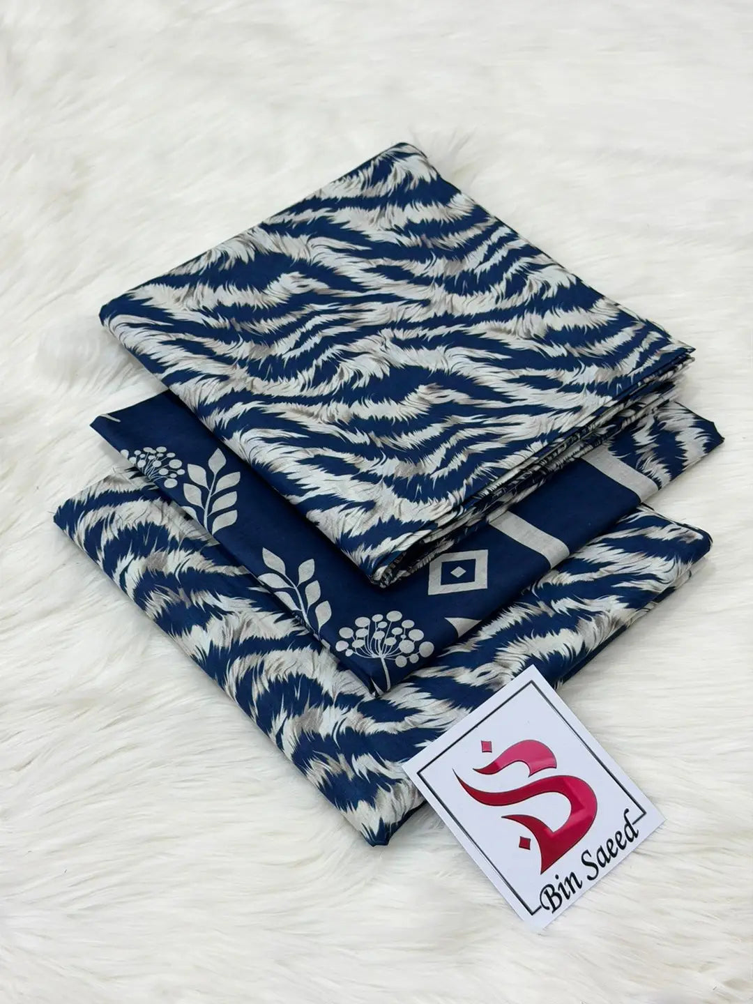 3 Pcs Women's Unstitched Printed Suit